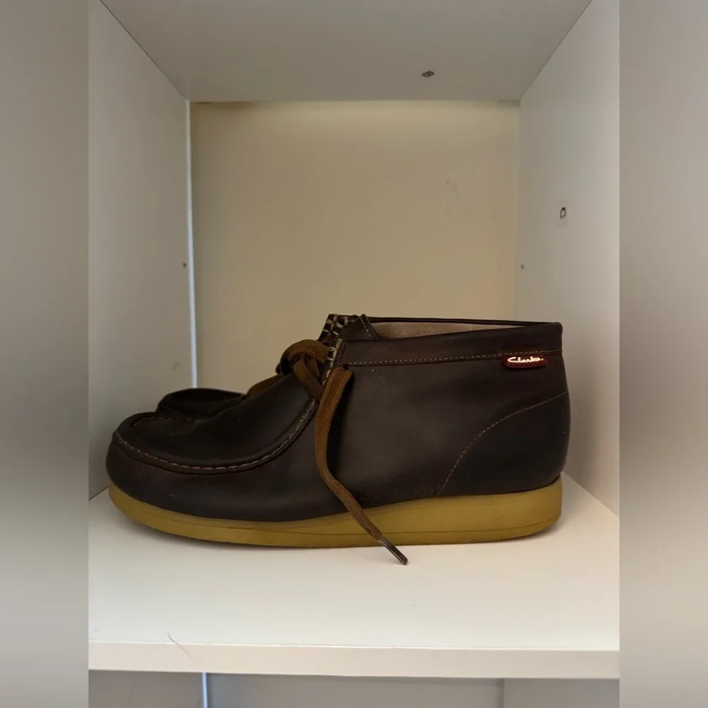 Clark’s Wallabees men’s size 9 brown tan